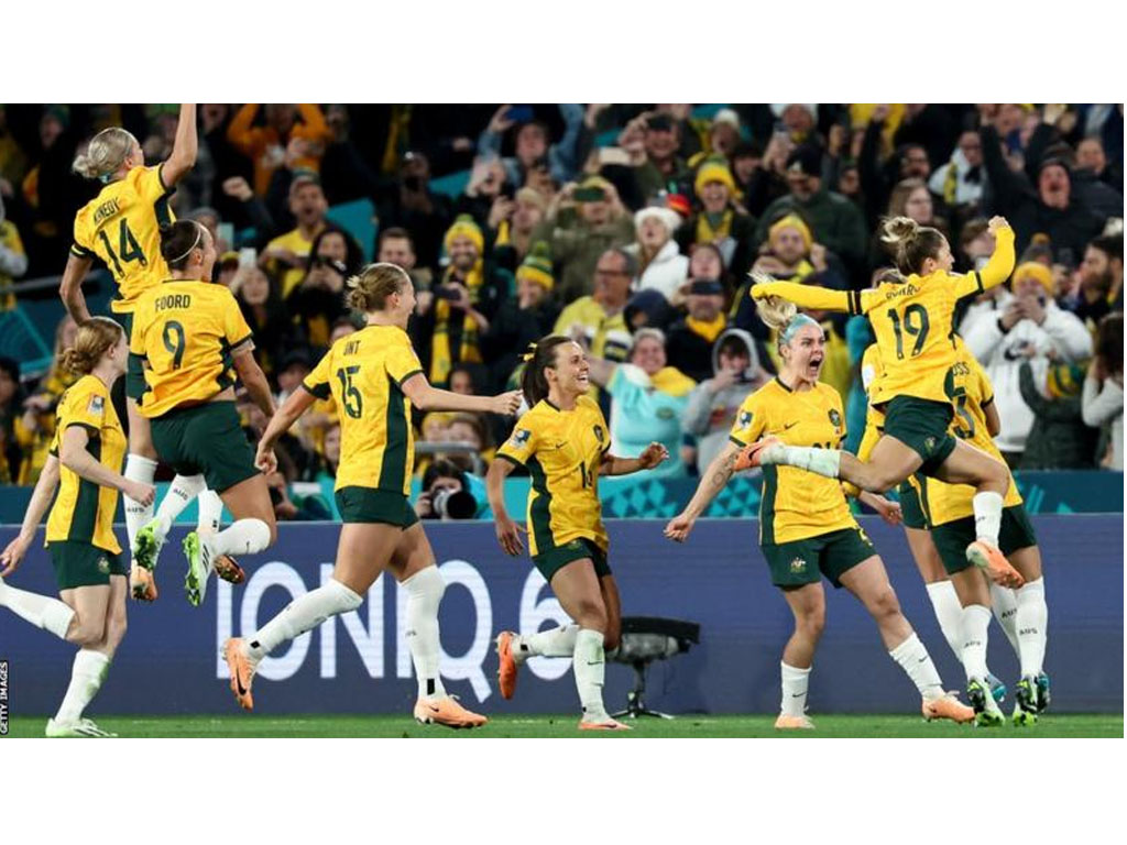 pemain australia rayakan gol