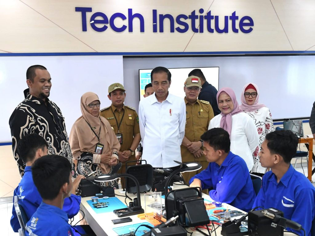 jokowi dan iriana di smkn1 bengkulu