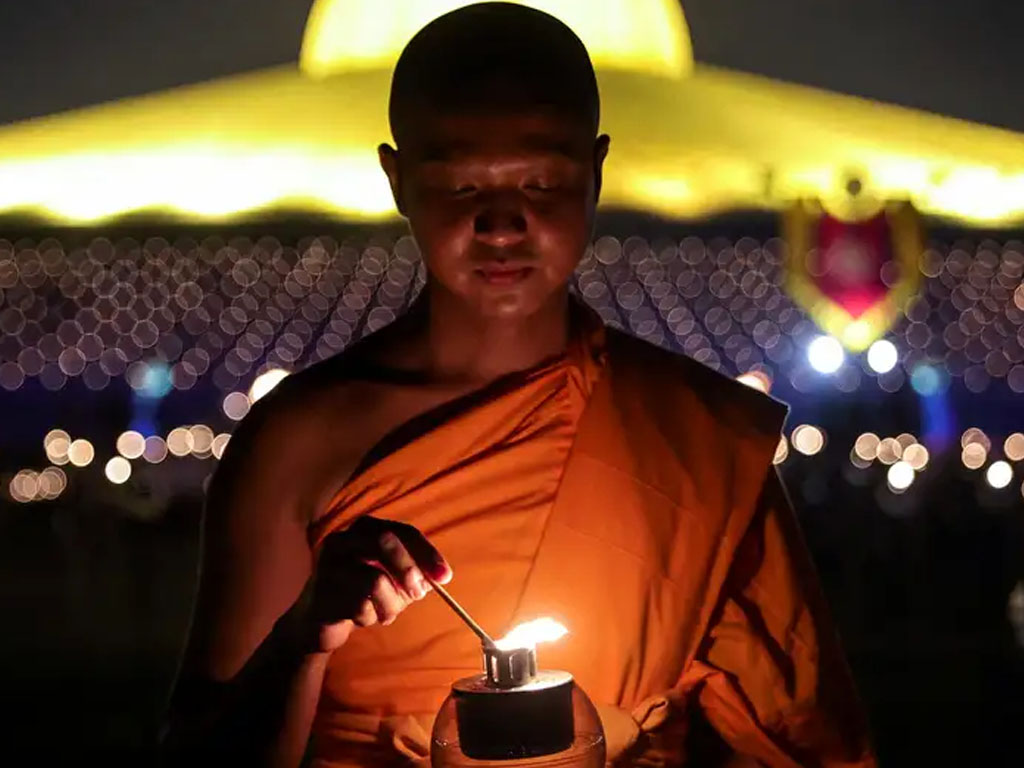 seorang bhiksu di thailand