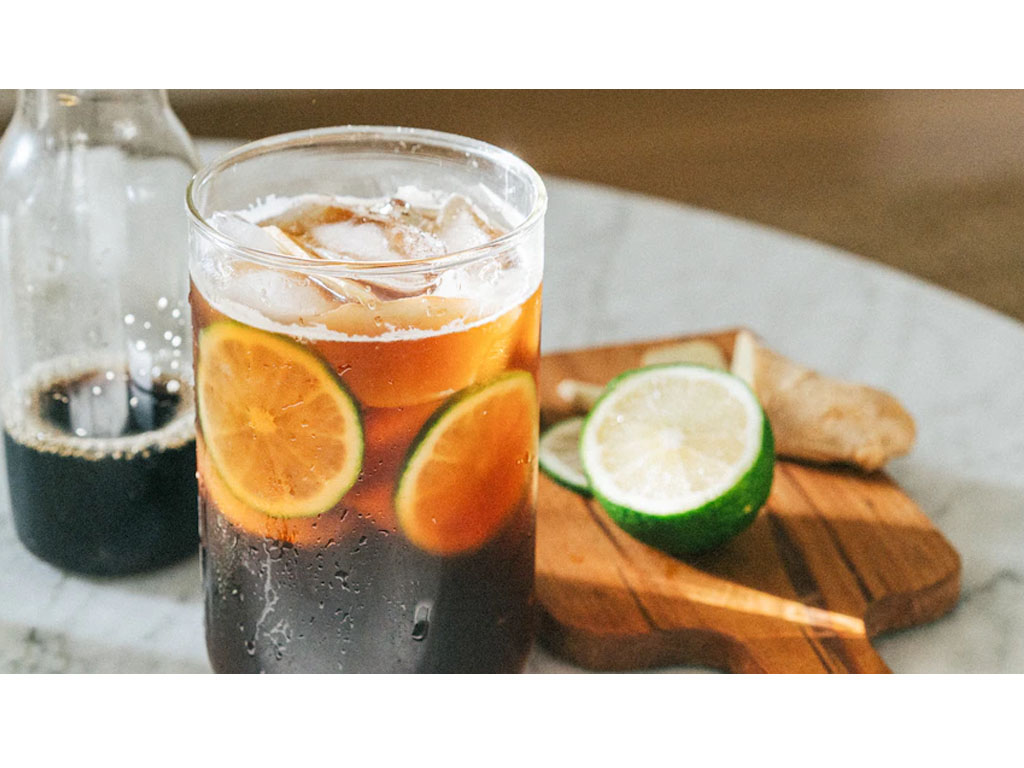 ilustrasi minuman pakai es