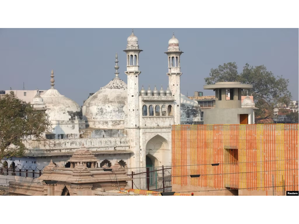 kuil bersebelahan dng masjid di india