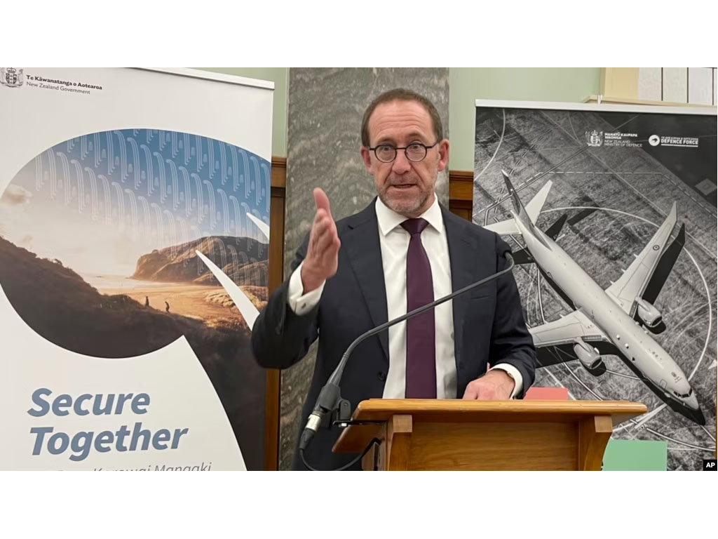 Menhan) Selandia Baru Andrew Little