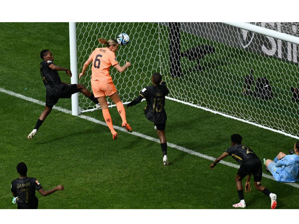 gol belanda ke gawang afsel