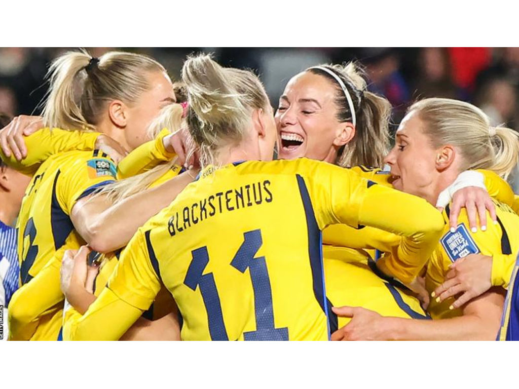 pemain swedia rayakan kemenangan