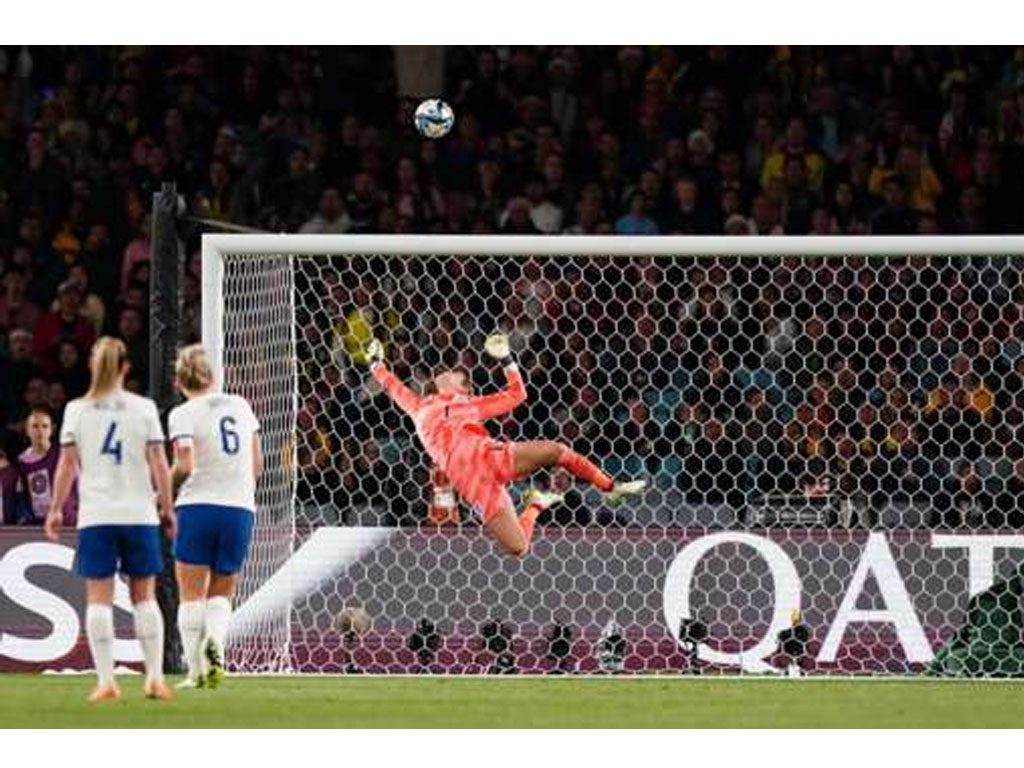 kiper inggris selamatkan gawang