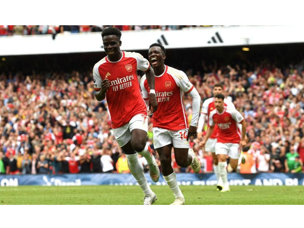 saka rayakan gol arsenal