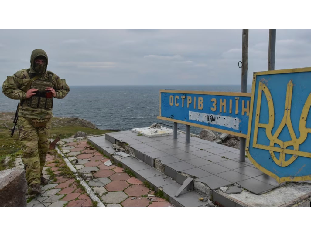 tentara ukraina di pulua ular