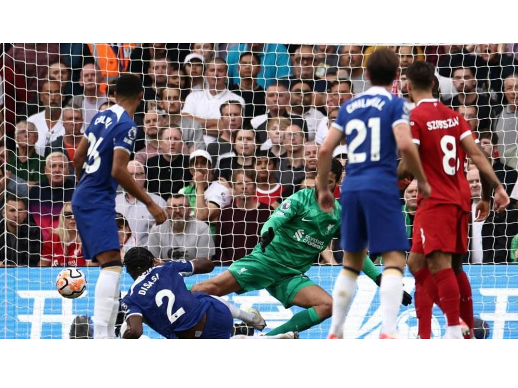 gol chesea ke gawang liverpool