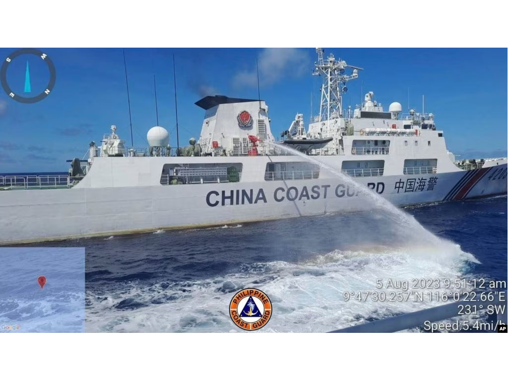 kapal china tembak kapal filipina