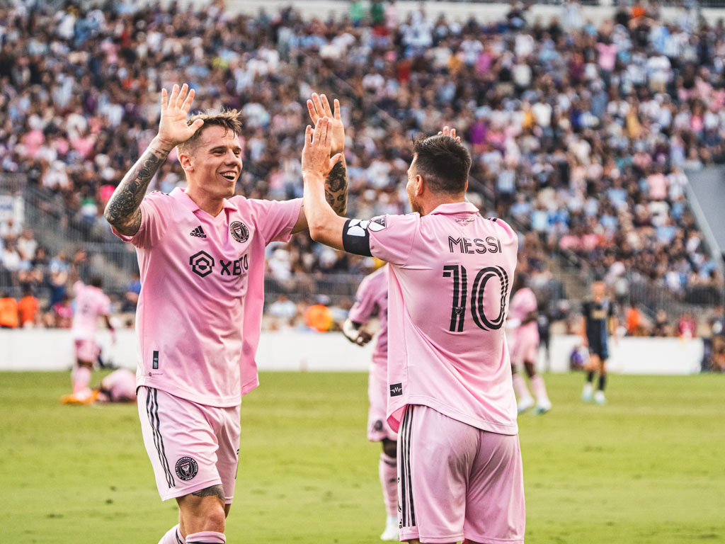 messi rayakan gok ke gawang philadelphia