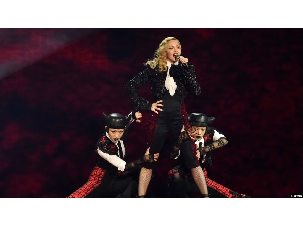 madonna manggung di london