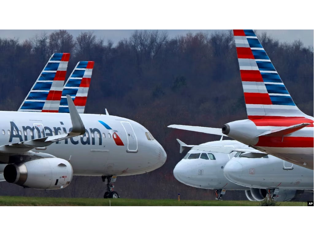 Pesawat American Airlines di Pittsburgh