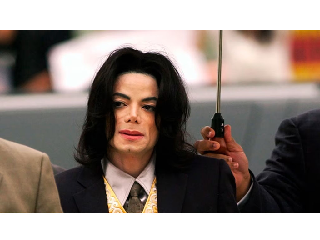 Michael Jackson tiba di Gedung Pengadilan