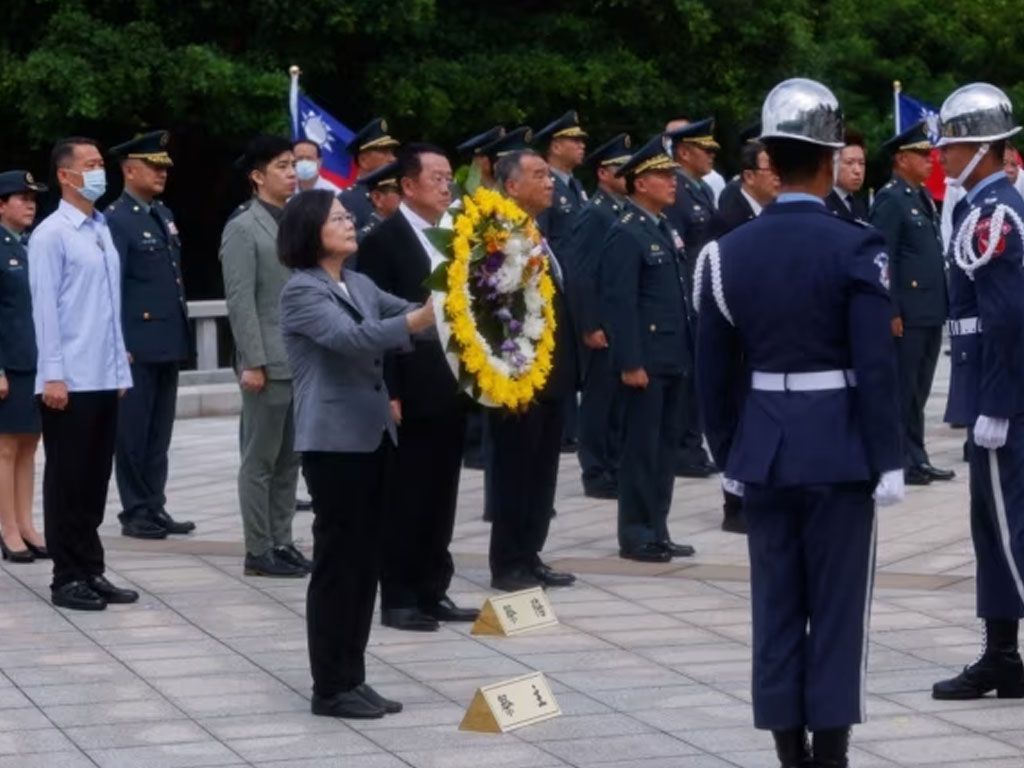 Presiden Tsai berikan penghormatan ke tentara yg gugur