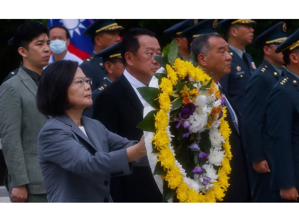 Presiden Tsai berikan penghormatan