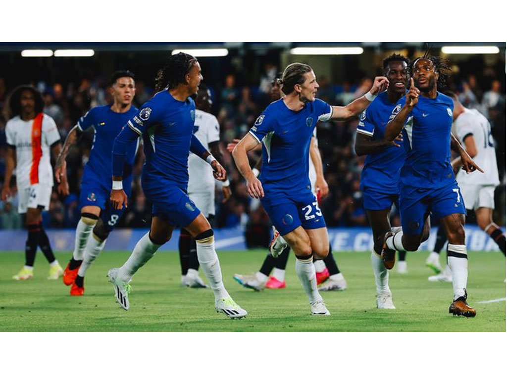 pemain chelsea rayakan gol