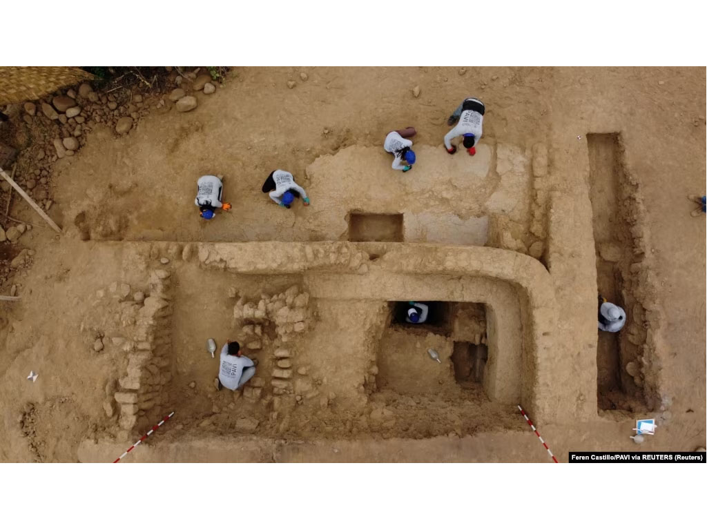 penggalian arkeologi di peru