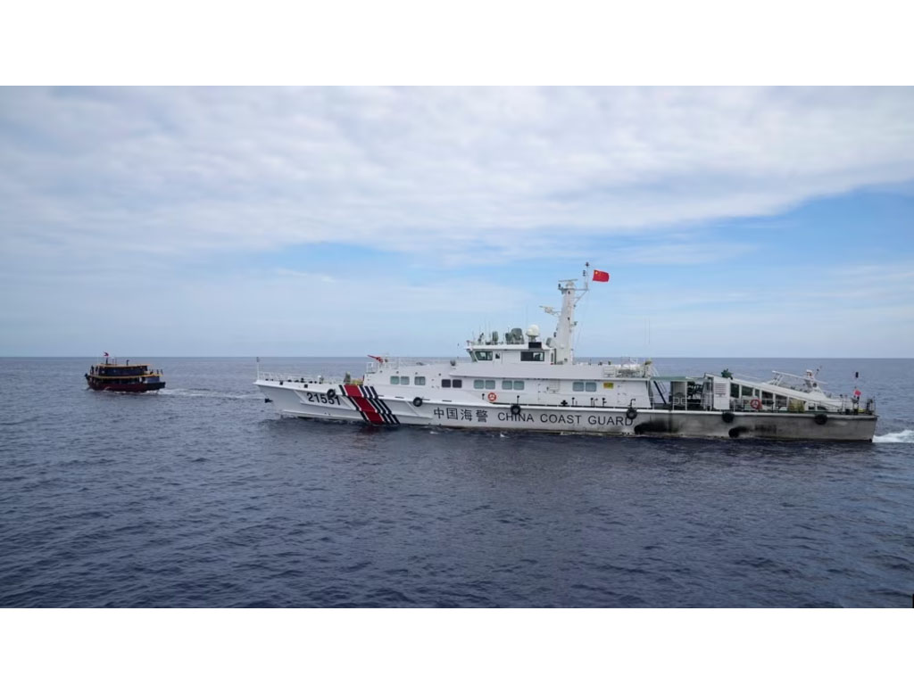 lapal patroli china cegak kapal filipina
