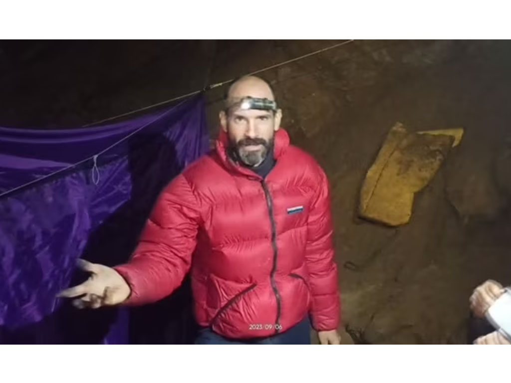 Penjelajah gua asal AS Mark Dickey