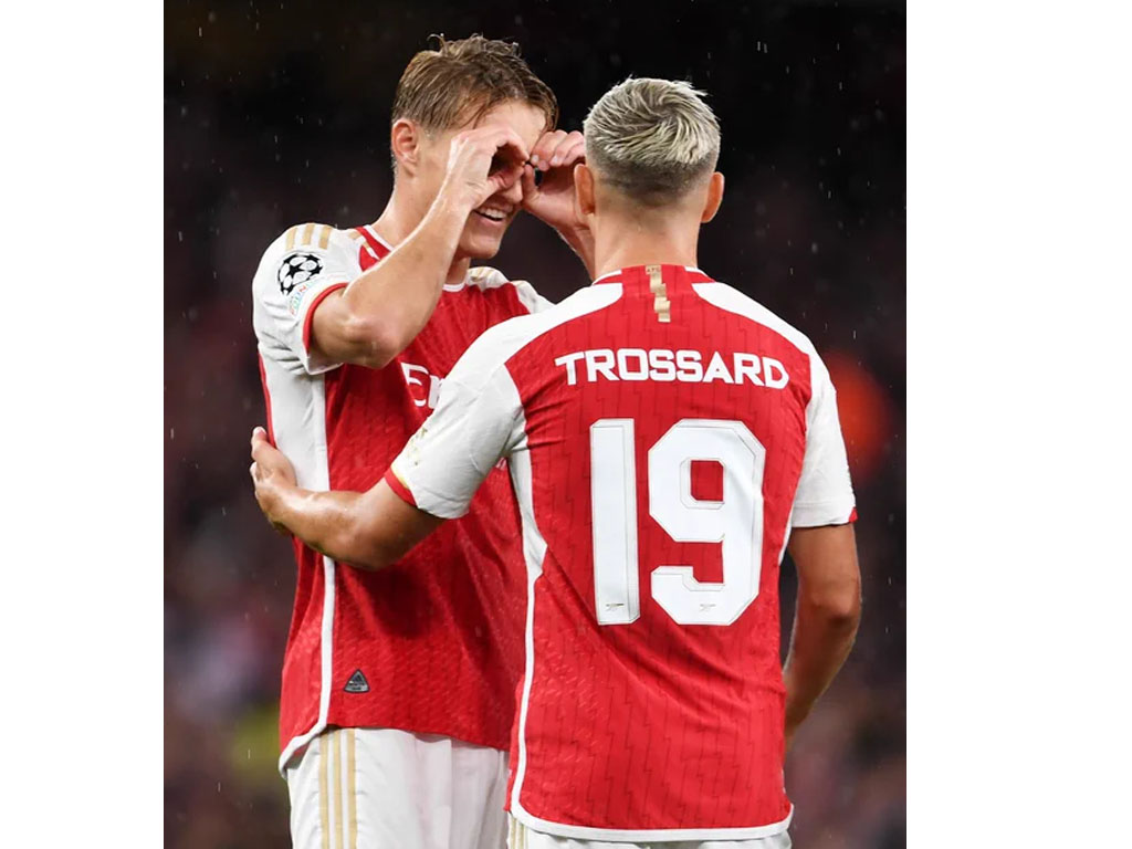 pamin arsenal rayakan gol