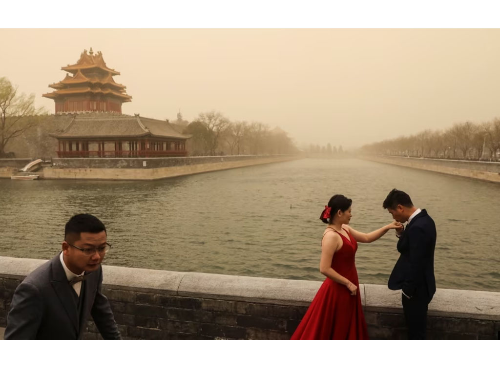 Foto pernikahan di dekat Kota Terlarang di Beijing