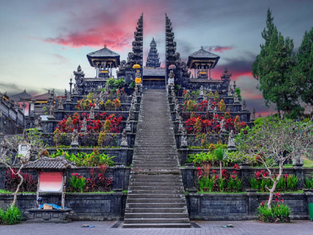 Wisata di Pura