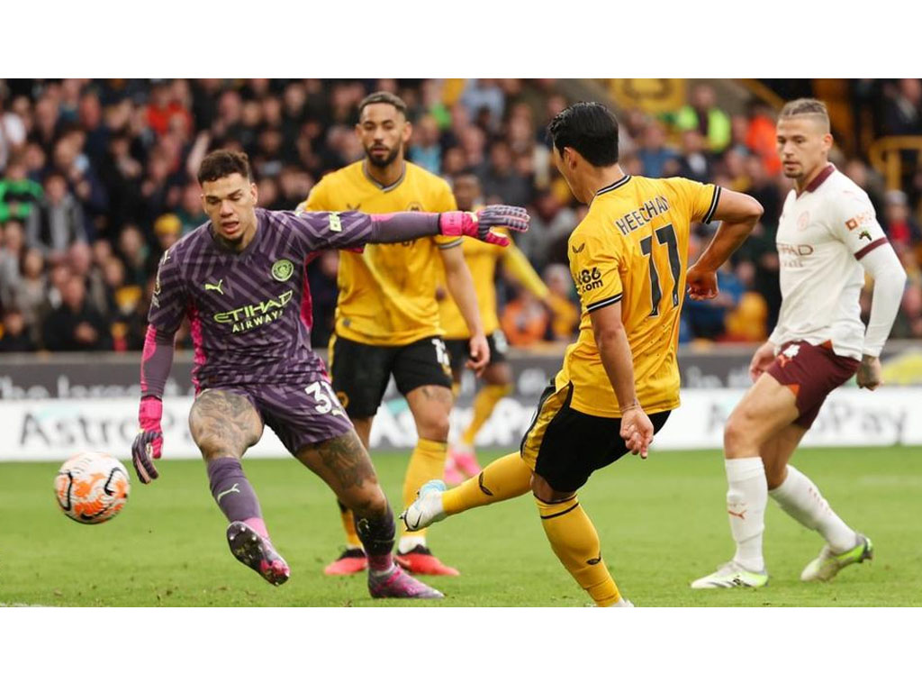 Hwang Hee-chan cetak gol ke gawang city