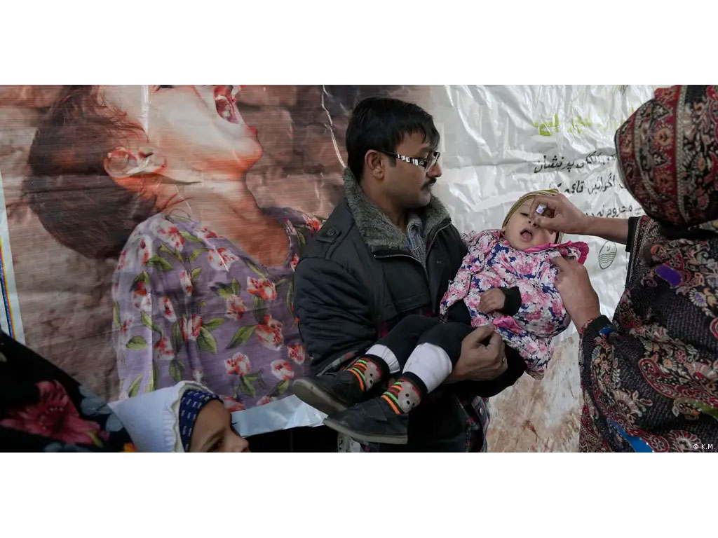 Vaksinasi polio di Pakistan