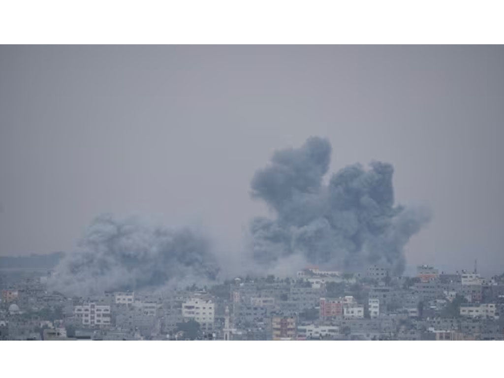 Asap hitam membumbung di Kota Gaza