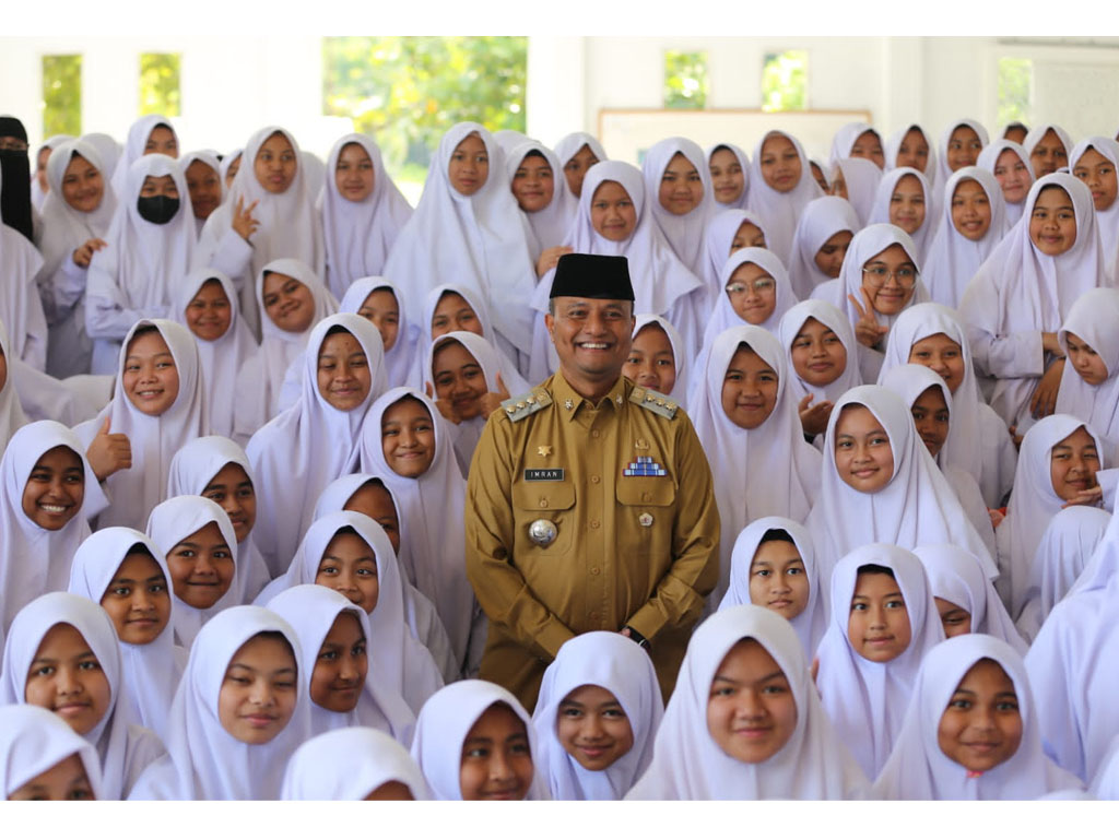 pj walkot lhokseumawe dan siswi1