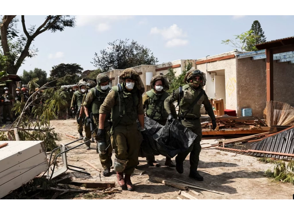 tentara israel bawa mayat korban serangan hamas