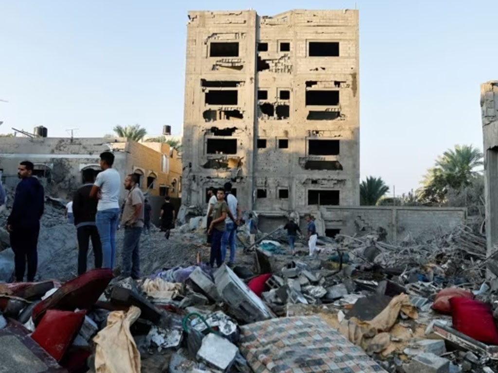 warga palestina lihat rumah hancur
