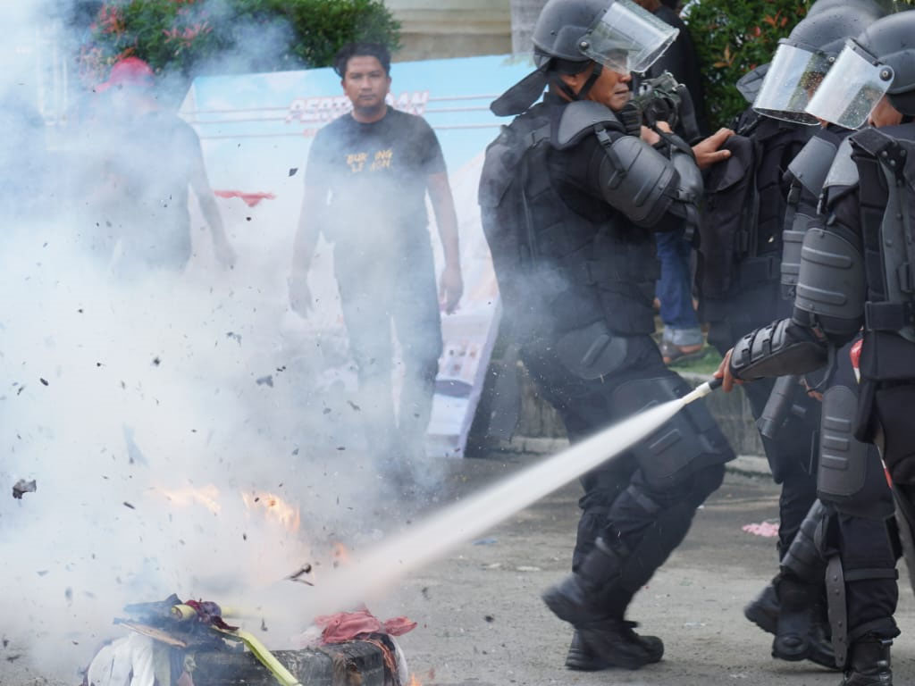 simulasi atasi kericuhan pemilu brimob aceh4