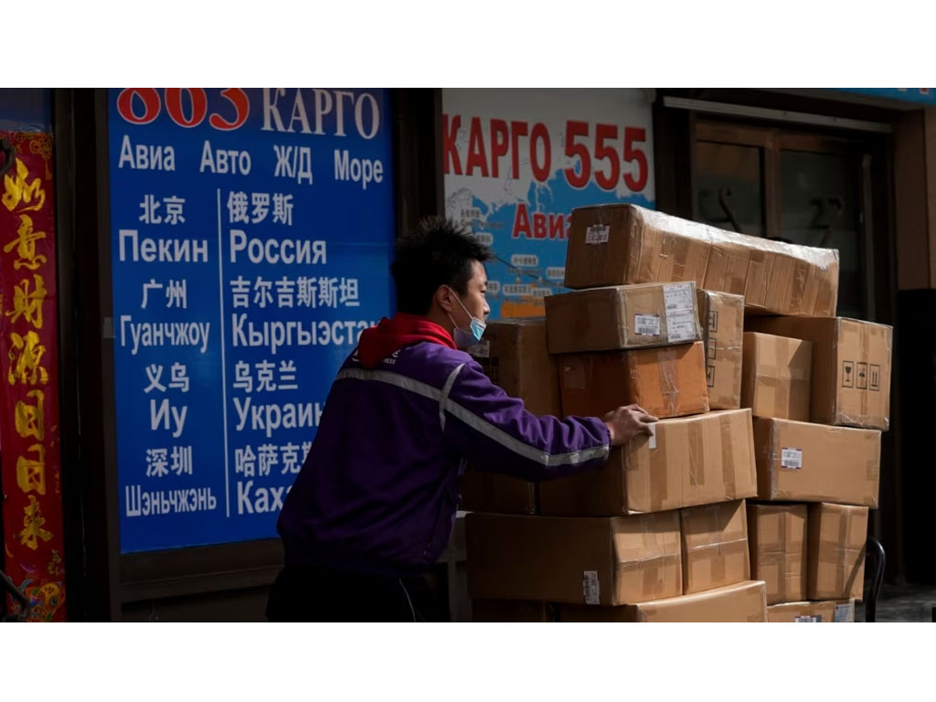 kurir di pasar rusia di Beijing