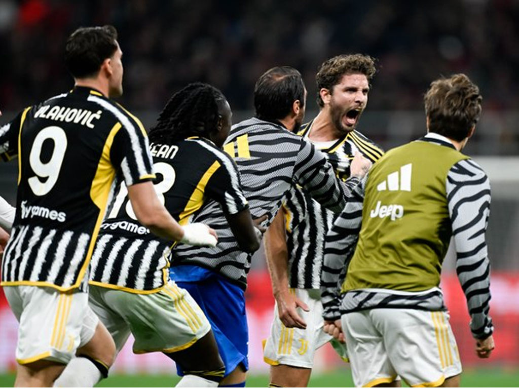 pemain juve rayakan gol