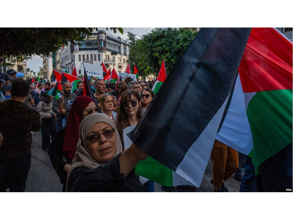 warga palestina protes bom israel di gaza