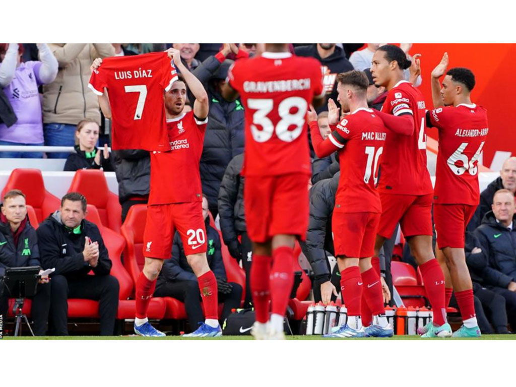 pemain liverpool rayakan gol
