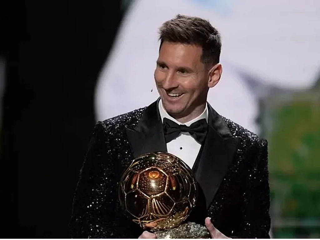 messi terima ballon dor