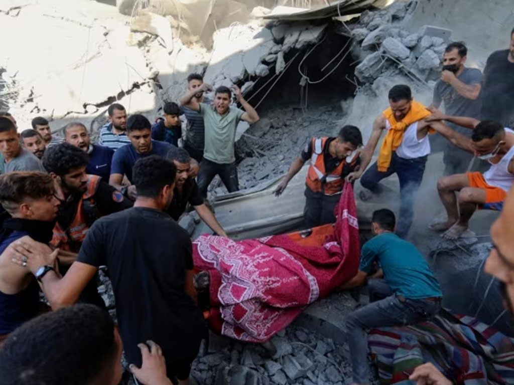 warga palestina bawa jenazah