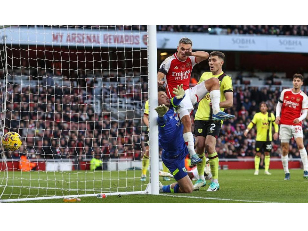 gol Trossard ke gawang burnley