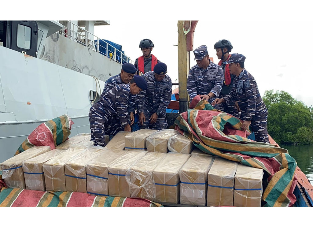 AL di Aceh tangkap boat rokok2