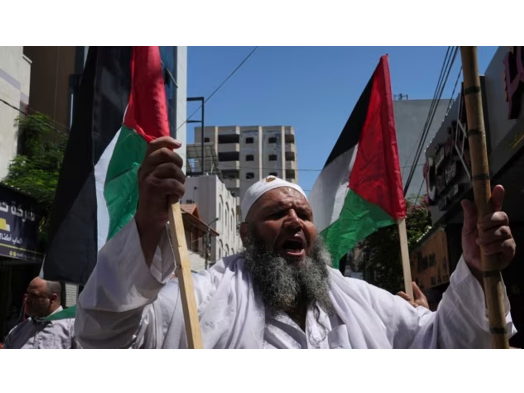 warga palestina bawa bendera