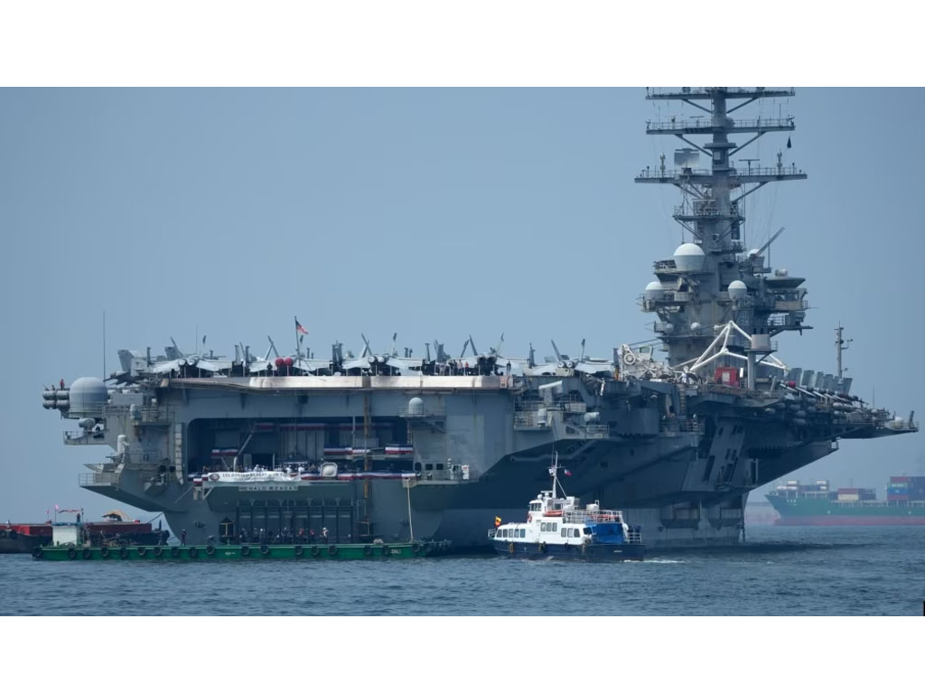 Kapal Induk AS USS Ronald Reagan di Filipiina