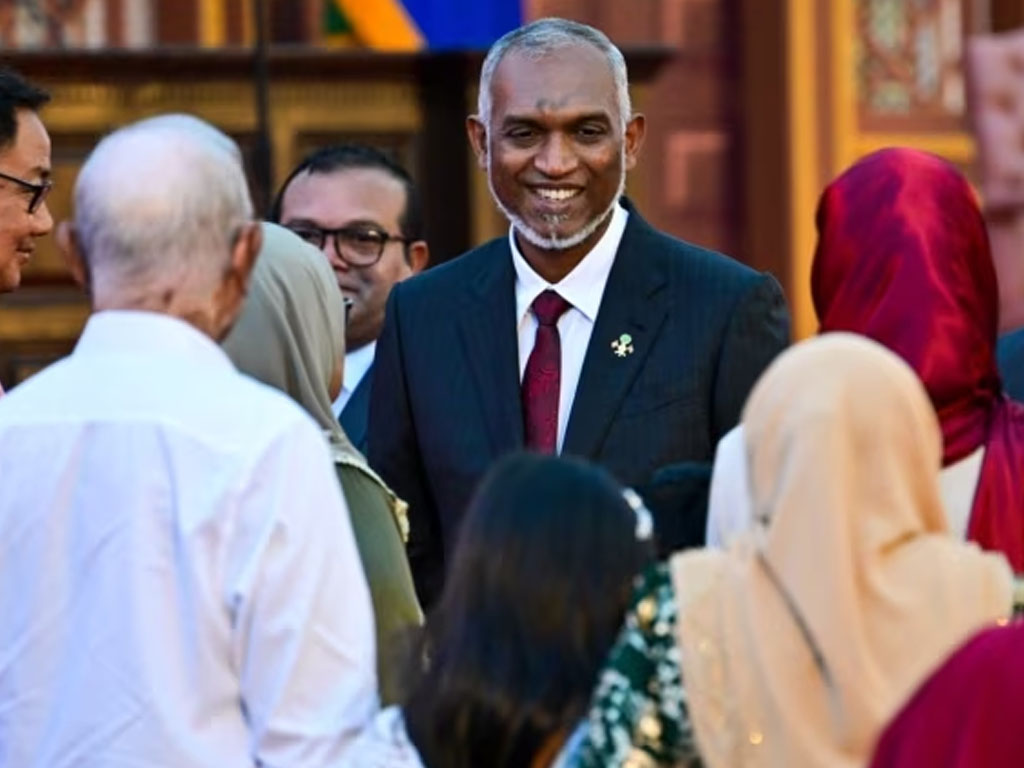 Presiden Maladewa Mohamed Muizzu usai upacara pelantikan