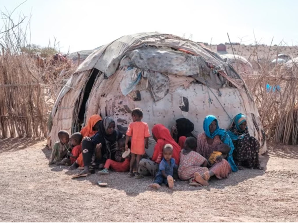 anak-anak di gubuk pengungsi di eithopia