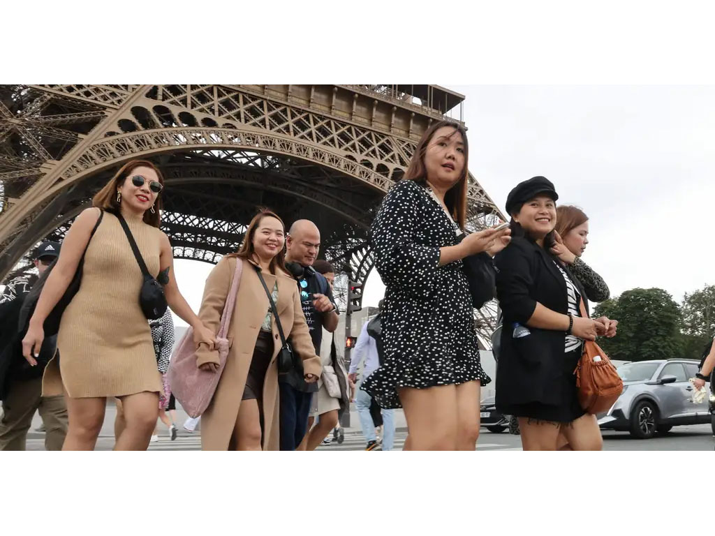 Wisatawan China di Paris