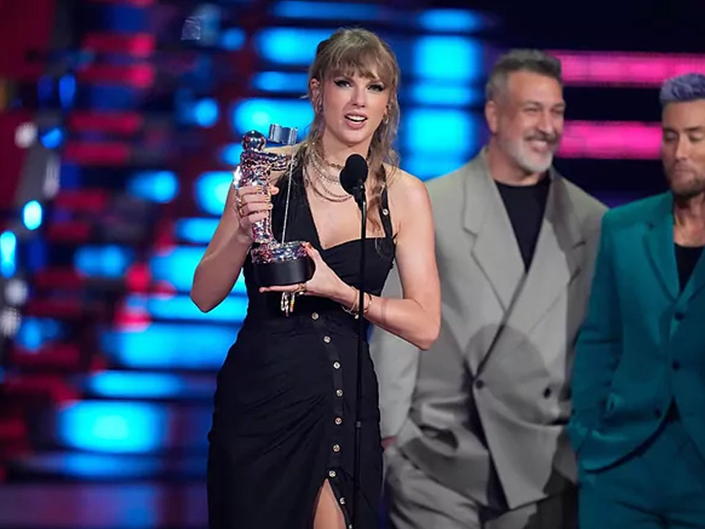 Taylor Swift terima penghargaan spotifi