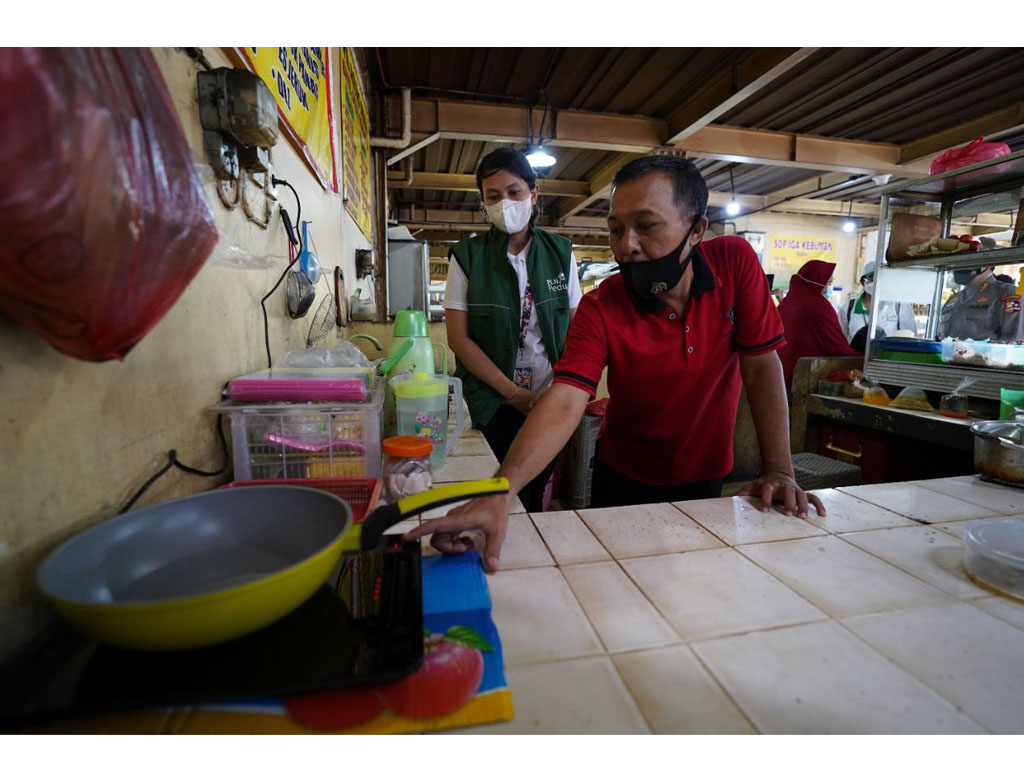 kompor induksi di warung