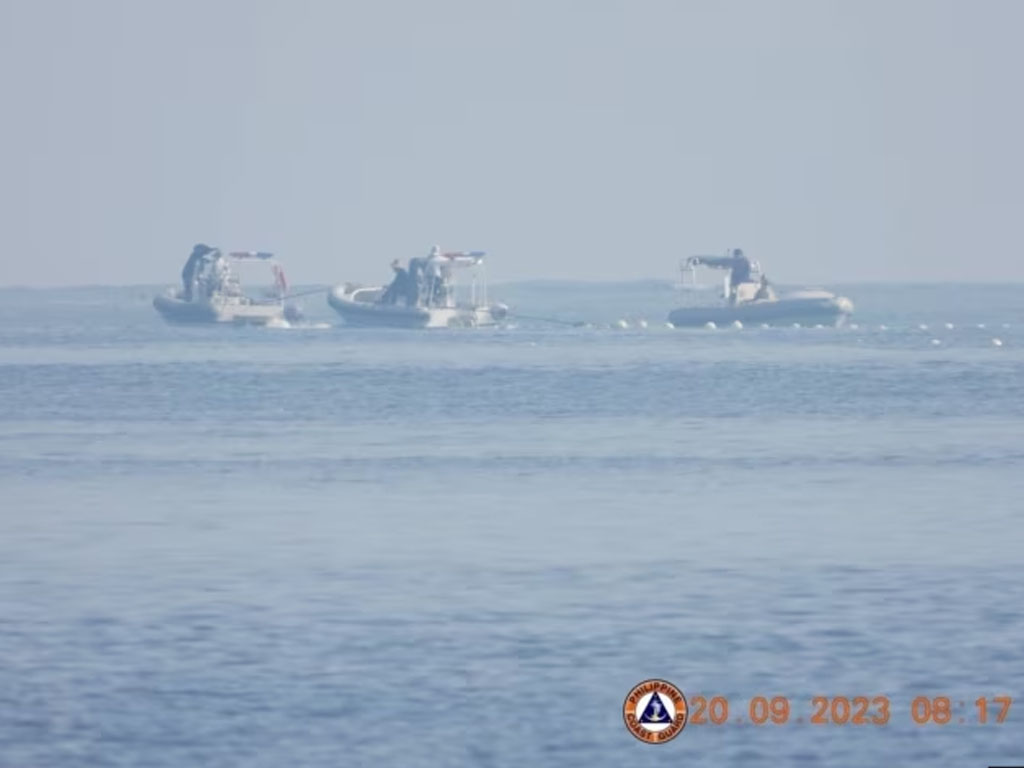 kapal garda china halangi kapal filipina