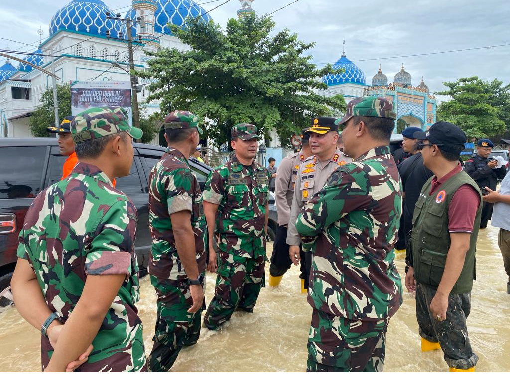 danrem lw tinjau banjir2